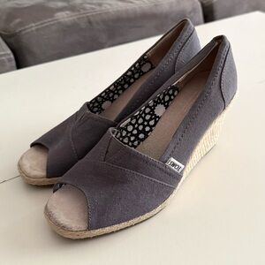 Toms Women's Gray Canvas Peep Toe Espadrille Wedge Sandals 8.5 Cottagecore Boho
